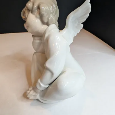 1997 Lladro Figurine " Angel Dreaming" #4961 Stands 6 1/3" Tall x 5 3/4" Wide No Box #44