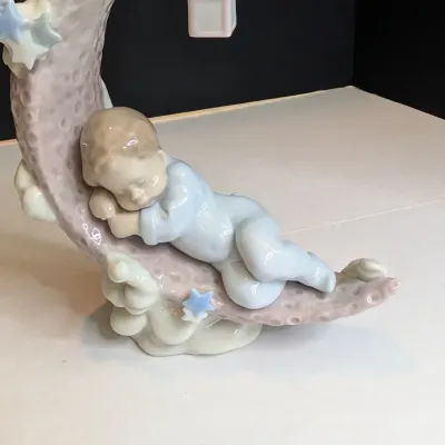 1997 Lladro Figurine "Heavenly Slumber" Baby On Moon #6479 Stands 7" Tall #68