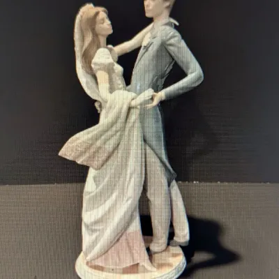 1987 Lladro Figurine "I Love You Truly" #1528 Stands 14 1/2" Tall #77