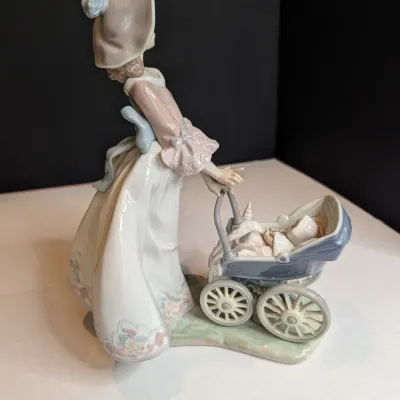 1992 Lladro Figurine "Sisters Pride" #5878 Stands 10 1/2" Tall No Box #81
