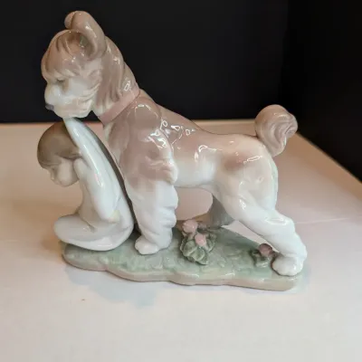 1998 Lladro Figurine "Safe & Sound" #6556 Stands 5 3/4" x 6" Long #50