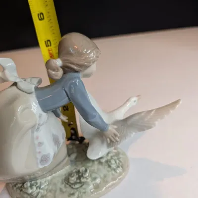 1989 Lladro Figurine #5553 "Wild Goose Chase" Stands 6" Tall x 7 3/4" Long No Box #41