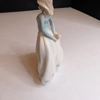 Lady Porcelain Figurine Blue & White Dress 5 1/2" Tall Unmarked No Box #84
