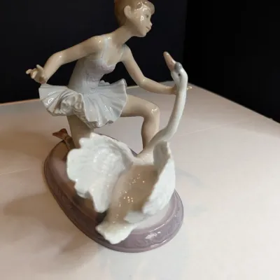 1995 Lladro Figurine "Graceful Dance" #6205 Stands 7 1/4" Tall