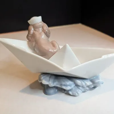 1999 Lladro Figurine "Little Stowaway" #6642 Stands 4" Tall x 6 3/4' Long #49