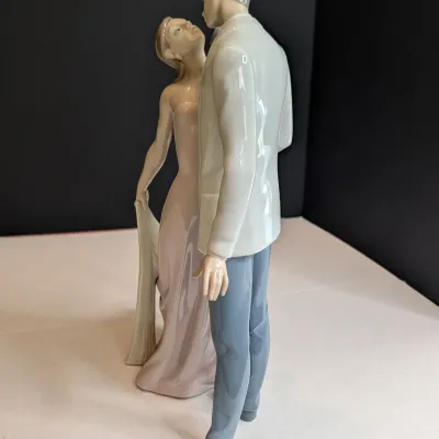 1997 Lladro Figurine "Happy Anniversary" #6475 Stands 12 1/2" Tall No Box #78