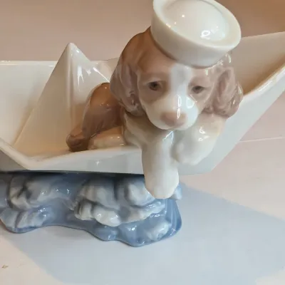 1999 Lladro Figurine "Little Stowaway" #6642 Stands 4" Tall x 6 3/4' Long #49