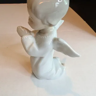 1970 Lladro Figurine "Praying Angel Kneeling" #4538 Stands 5 1/4" Tall No Box #46