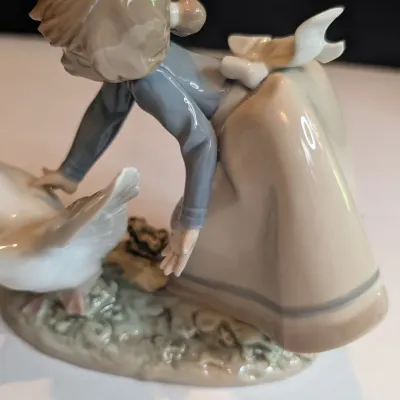 1989 Lladro Figurine #5553 "Wild Goose Chase" Stands 6" Tall x 7 3/4" Long No Box #41