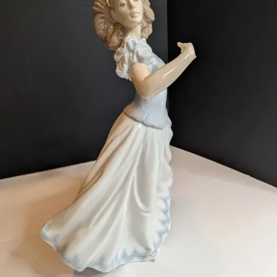 2000 Lladro Figurine "Sweet Sixteen" #6687 Stands 13" Tall #75