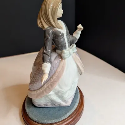 1984 Lladro Figurine "Angela" #5211 8 1/2" Tall No box & Missing Parasol #84