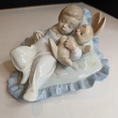 2001 Lladro Figurine "Taking A Snooze" Baby Sleeping On A Pillow #6791 No Box #70
