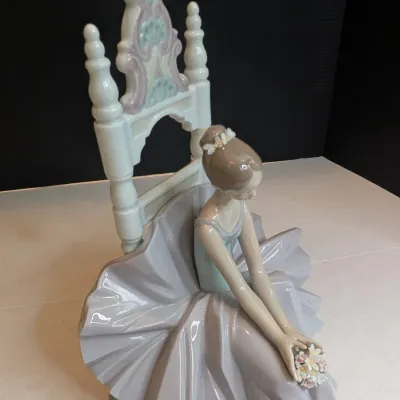 1980's Lladro Figurine "Posing For A Portrait" #6485 Stands 10" Tall x 8" Wide #59