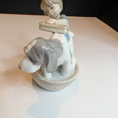 1987 Lladro Figurine "Bashful Bather" #5455 Stands 4 3/4" Tall x 5 1/5" Long No Box #47