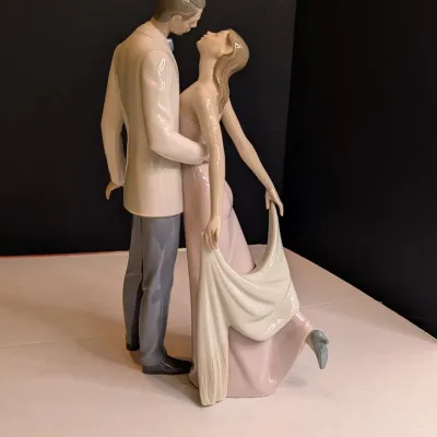 1997 Lladro Figurine "Happy Anniversary" #6475 Stands 12 1/2" Tall No Box #78