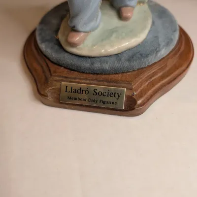 1997 Collectors Society Lladro Figurine "Pocket Full Of Wishes" #7650 Stands 10" Tall No Box #60
