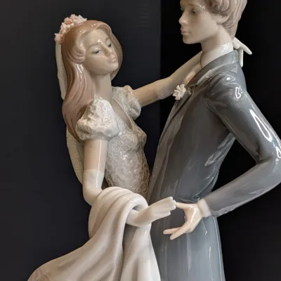 1987 Lladro Figurine "I Love You Truly" #1528 Stands 14 1/2" Tall #77