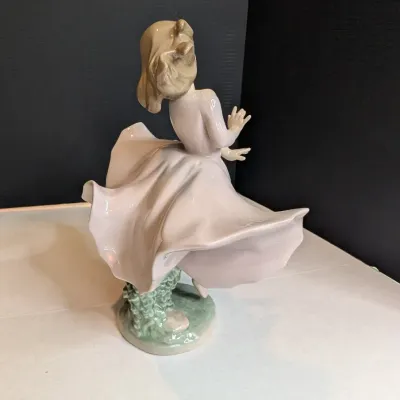 2002 Lladro Figurine "Joy Of Life" #6412 Stands 8 1/4" Tall x 6 3/4" Wide No Box #61