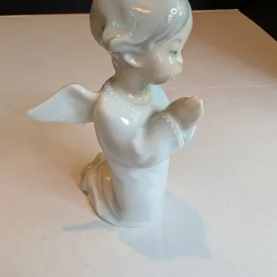 1970 Lladro Figurine "Praying Angel Kneeling" #4538 Stands 5 1/4" Tall No Box #46