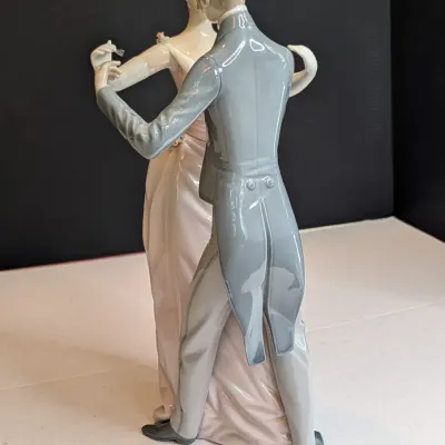 1978 Lladro Figurine "Anniversary Waltz Dance Couple" #1372 Stands 12 1/4" Tall #78