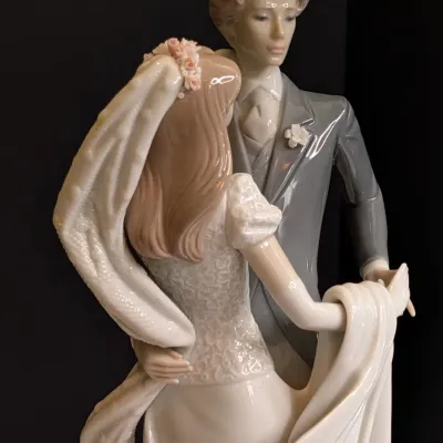 1987 Lladro Figurine "I Love You Truly" #1528 Stands 14 1/2" Tall #77