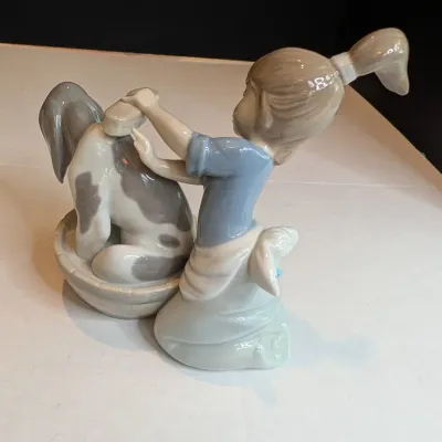 1987 Lladro Figurine "Bashful Bather" #5455 Stands 4 3/4" Tall x 5 1/5" Long No Box #47