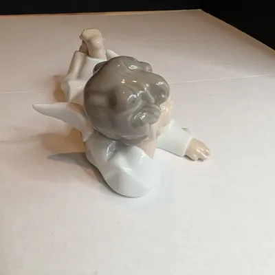 1990 Lladro Figurine "Angel Laying Down" #0541 Stands 3" Tall x 5 1/4" Long No Box #42