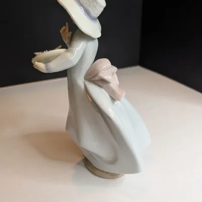 1997 Lladro Premiere Issue Figurine "Caught In The Act" #6439 Stands 9" Tall