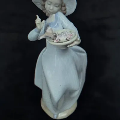 1997 Lladro Premiere Issue Figurine "Caught In The Act" #6439 Stands 9" Tall
