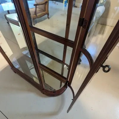 Pulaski Furniture Curved End Illuminated Curio Cabinet