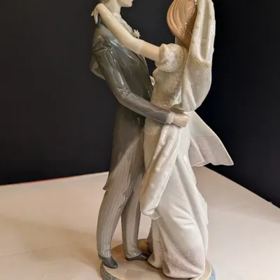 1987 Lladro Figurine "I Love You Truly" #1528 Stands 14 1/2" Tall #77