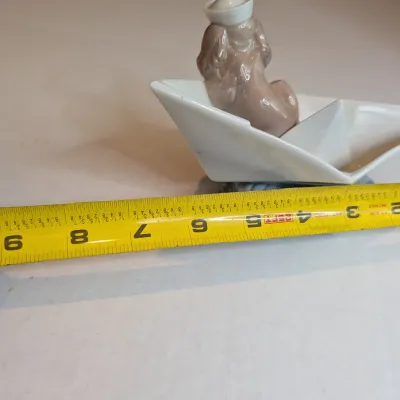 1999 Lladro Figurine "Little Stowaway" #6642 Stands 4" Tall x 6 3/4' Long #49