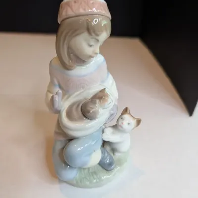 1992 Lladro Figurine "Friday's Child" #6020 Stands 5 1/2" Tall No Box #48