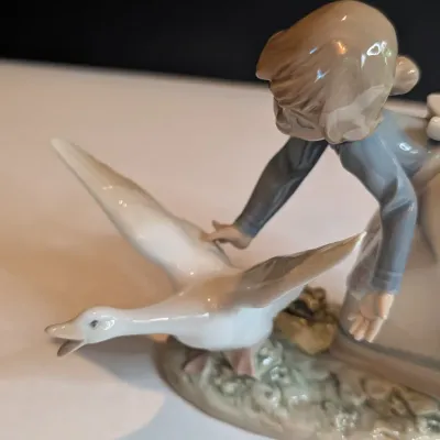 1989 Lladro Figurine #5553 "Wild Goose Chase" Stands 6" Tall x 7 3/4" Long No Box #41