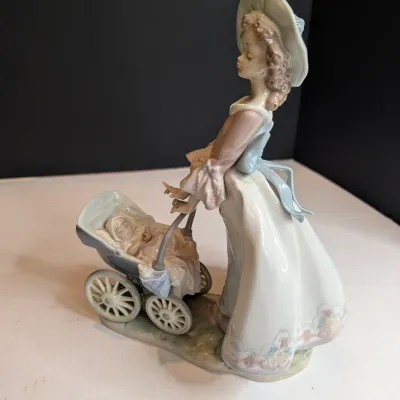 1992 Lladro Figurine "Sisters Pride" #5878 Stands 10 1/2" Tall No Box #81