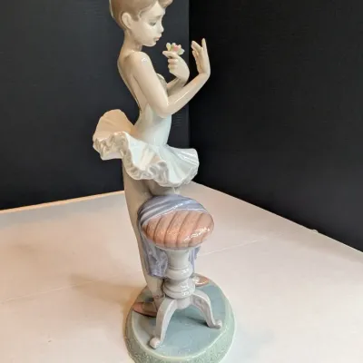 1995 Lladro Event Figurine "For A Perfect Performance" #7641 Stands 10 1/4" Tall x 4 3/4" Wide #55