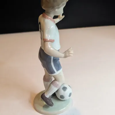 1995 Lladro Figurine #6198 "Soccer Practice" Stands 8 3/4" Tall No Box #40