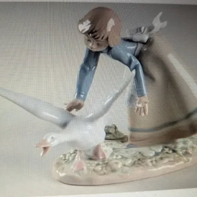 1989 Lladro Figurine #5553 "Wild Goose Chase" Stands 6" Tall x 7 3/4" Long No Box #41