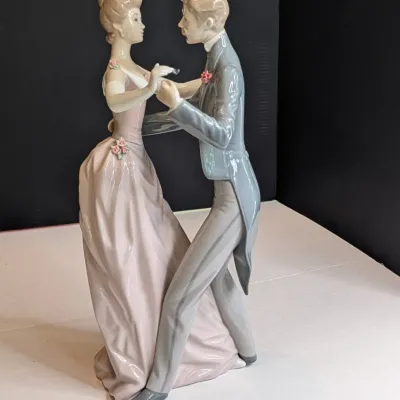 1978 Lladro Figurine "Anniversary Waltz Dance Couple" #1372 Stands 12 1/4" Tall #78