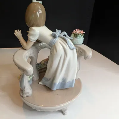 2000 Lladro Figurine "Morning Song" #6658 Stands 8 1/2" Tall x 7" Long No Box & Damaged #62