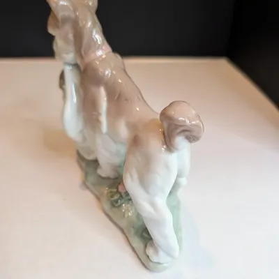 1998 Lladro Figurine "Safe & Sound" #6556 Stands 5 3/4" x 6" Long #50