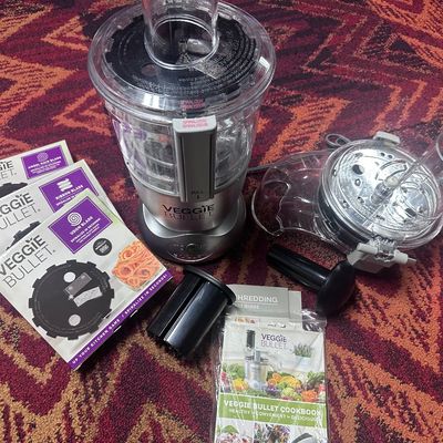 NutriBullet Veggie Bullet Electric Spiralizer Food Processor Complete Set Extra Blades Cookbook
