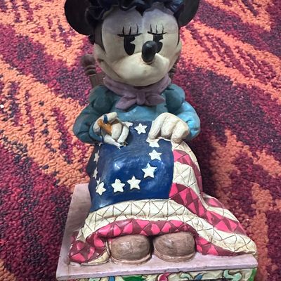 Jim Shore Disney Traditions Minnie Stitching Freedom’s Promise 4004150 NIB 2005