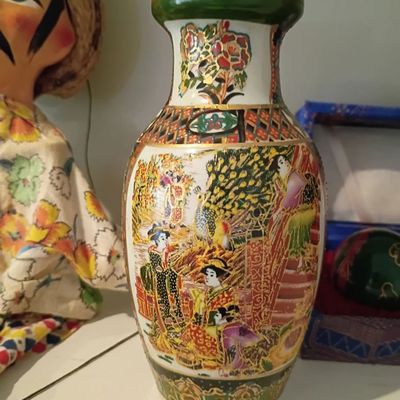 Satsuma-style porcelain vase, hand-painted