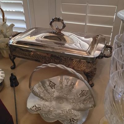 Silverplate covered casserole server, aluminum basket