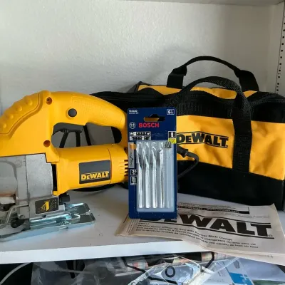 Dewalt 5.5 Amp Speed Corded Jigsaw With Extra Blades And Bag