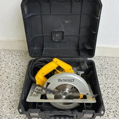 DeWALT 7 1/4 Circular Saw With Case