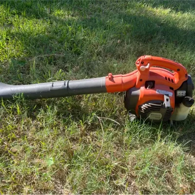 Husqvarna 125B Gas-powered Handheld Leaf blower