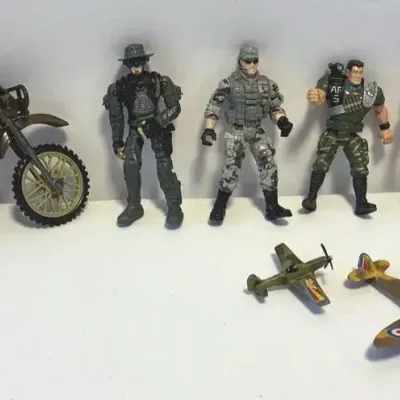 Vintage military action figures - planes and standing figure are Metal 