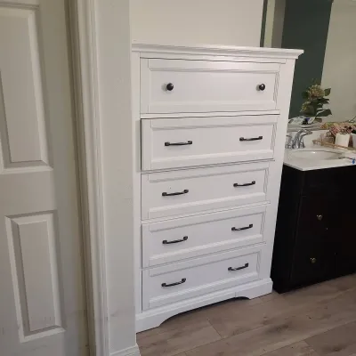 Universal Broadmoore Chest Of Drawers